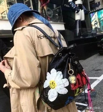 nike权志龙联名1.0上脚实拍,耐克联名鞋权志龙收入