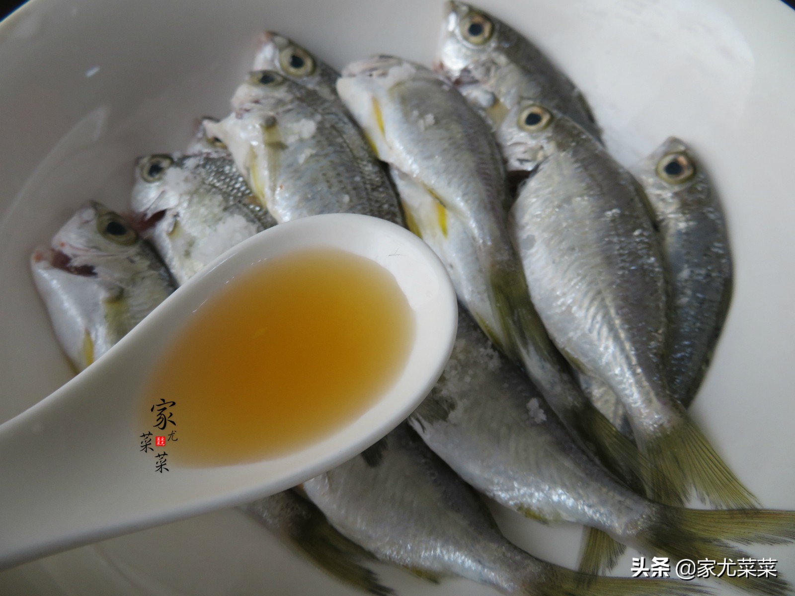 煎鱼不粘锅不破皮的2个技巧,怎样煎鱼不粘锅不破皮用什么办法