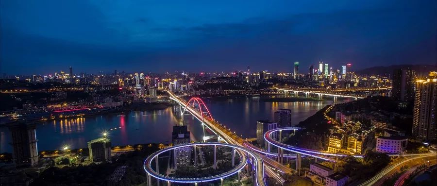 傍江而居.让天地的朗阔给予拥挤城居最大的抚慰