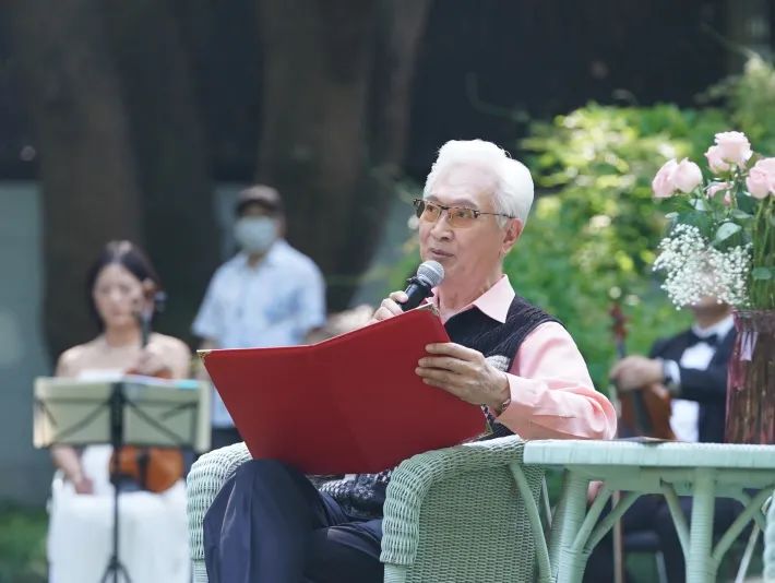 龚雪60多岁状态,68岁龚雪80岁达式常近照曝光