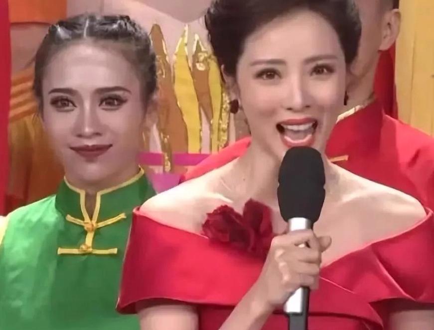 为什么有人化妆后脸上很油亮,为什么有些人化妆皮肤会变差