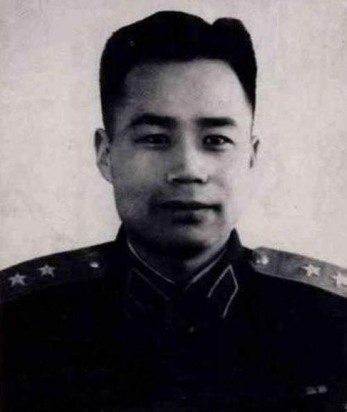 “疯子”将军王近山，因婚姻悲剧被开除*党**籍，与妻子老死不相往来