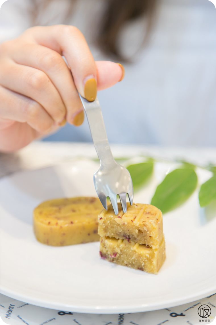 听说米旗最近研发出了黑科技绿豆糕,你想尝尝吗?