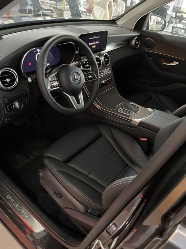 进口2018款奔驰glc300落地价,奔驰glc300amg款进口轿跑价格