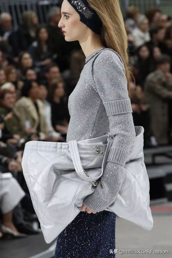 今年流行大包 (今年女士流行格子大包)