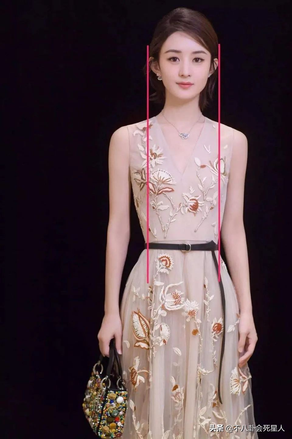 金晨颖儿姜妍环球影视城,金晨穿礼服超瘦