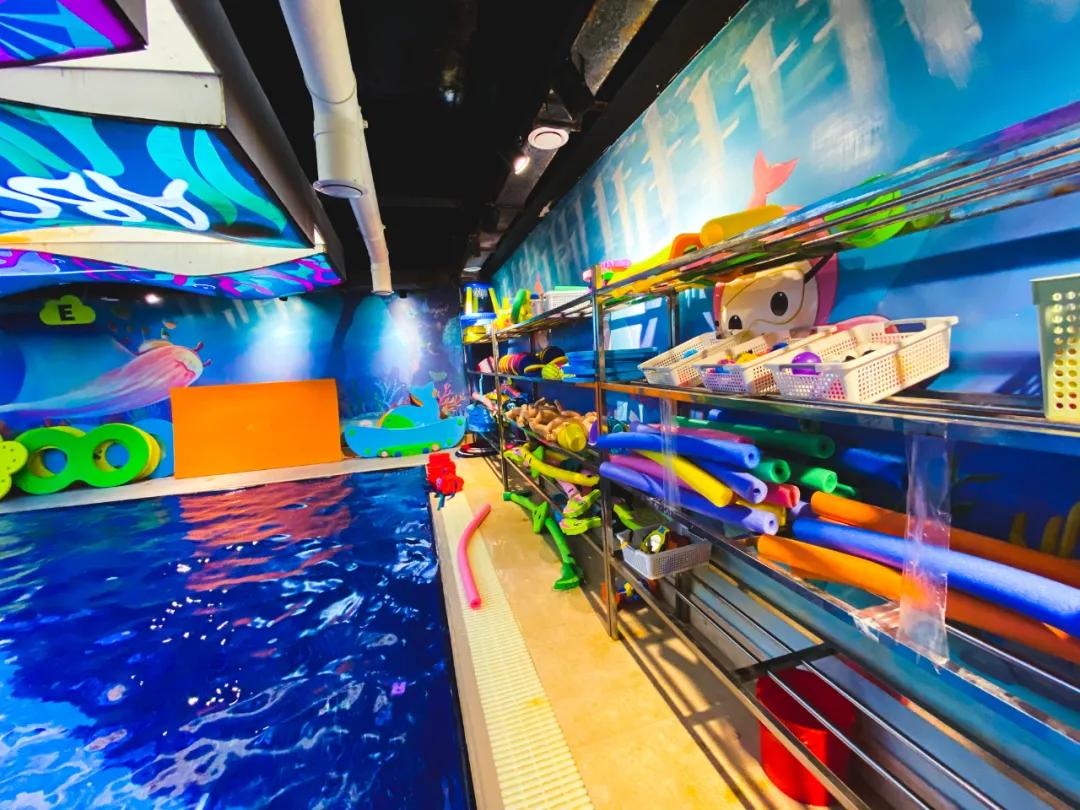 适合大孩子玩的亲子游泳,这家亲子游泳馆真的适合遛娃