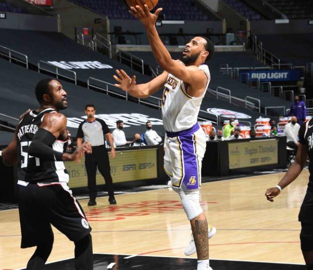 裁判偏袒湖人引争议,库兹马施罗德湖人