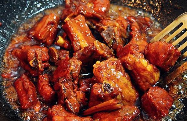 萝卜红烧排骨排骨软烂不柴的秘方,红烧排骨这样做味道鲜美软烂脱骨