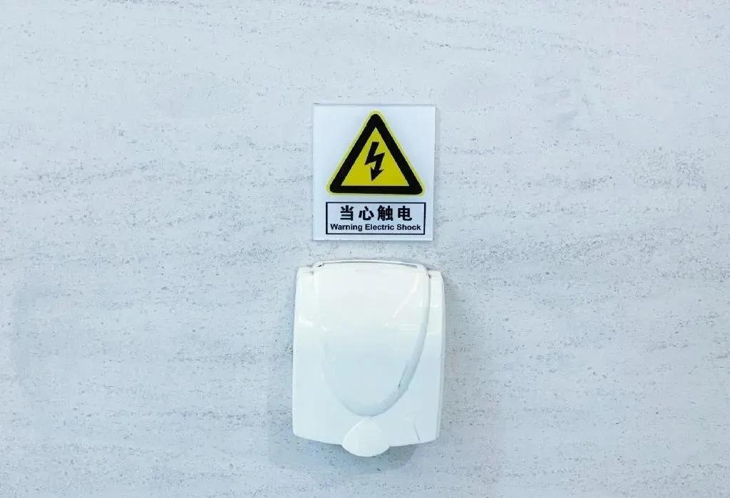 地铁的充电口可以给手机充电么,在地铁上手机没电了有地方充电吗