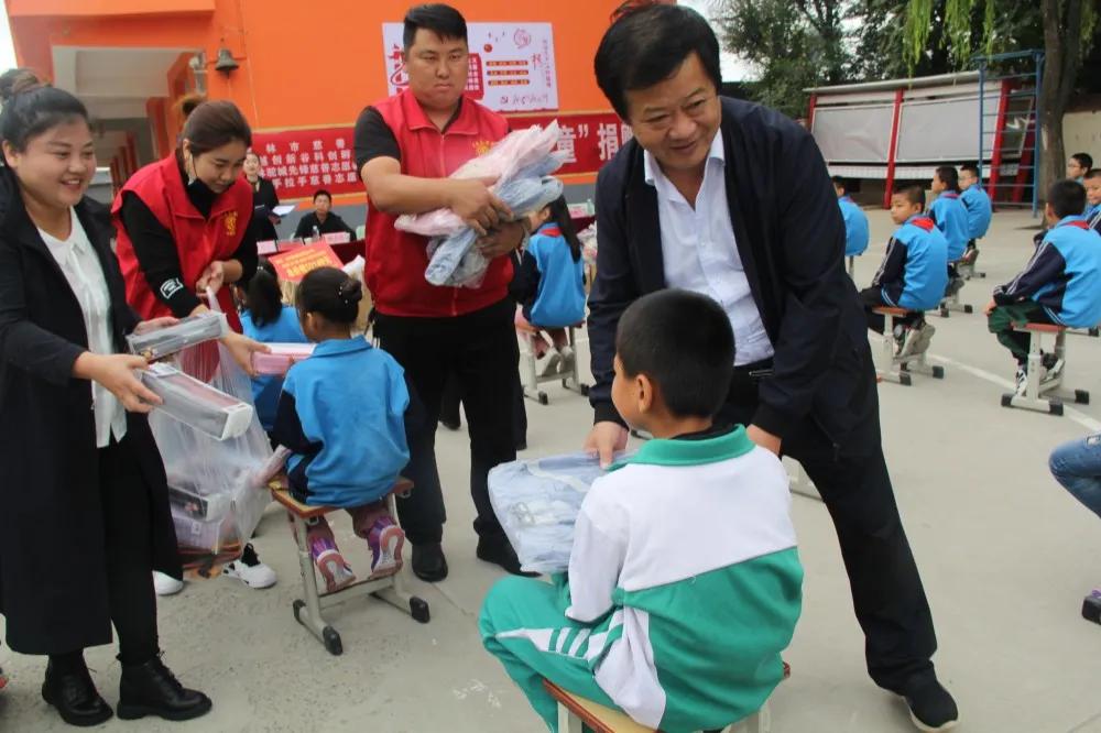 慈善协会关爱残障儿童活动,扶贫留守儿童爱心捐赠仪式