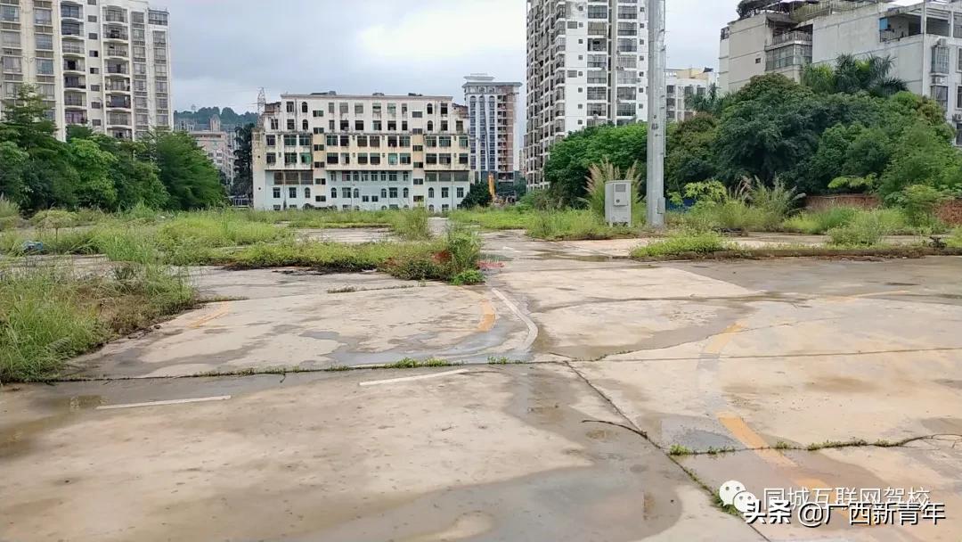 驾照考到一半驾校倒闭怎么办,驾校倒闭换驾校怎么办理