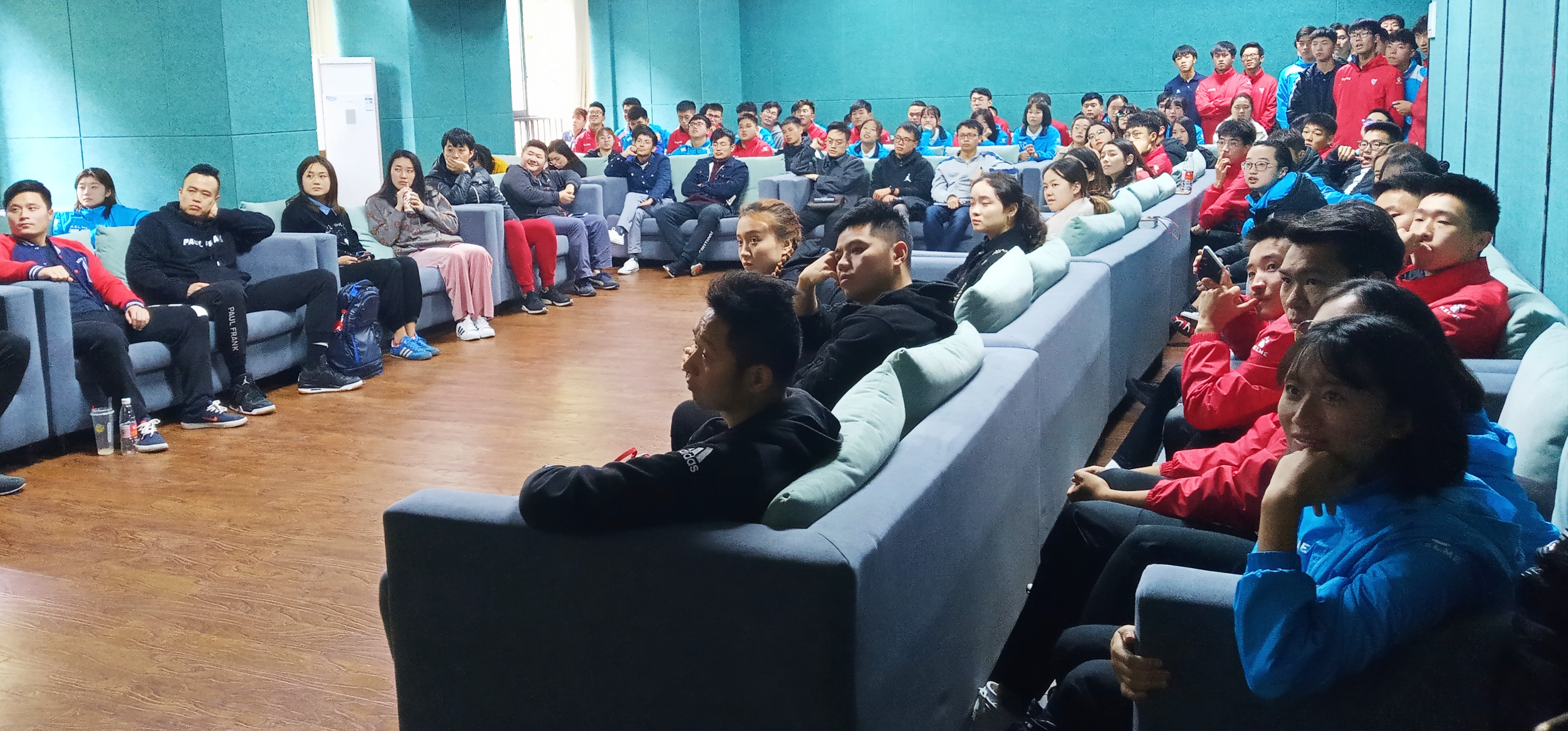 绿茵绽放青春,足球成就梦想—爱莲书院TA·视界第十六期