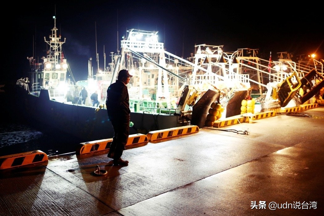 生鱼片与*力暴**团：日本非法“密渔”的暗黑餐桌