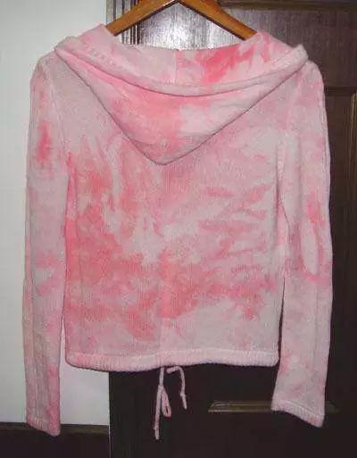 新衣服被别的衣服染色怎么办,衣服被其他衣服染色了怎么洗掉