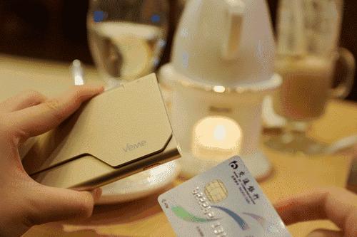 好紧张马上要和喜欢的人表白了,对已婚女人表白她很紧张