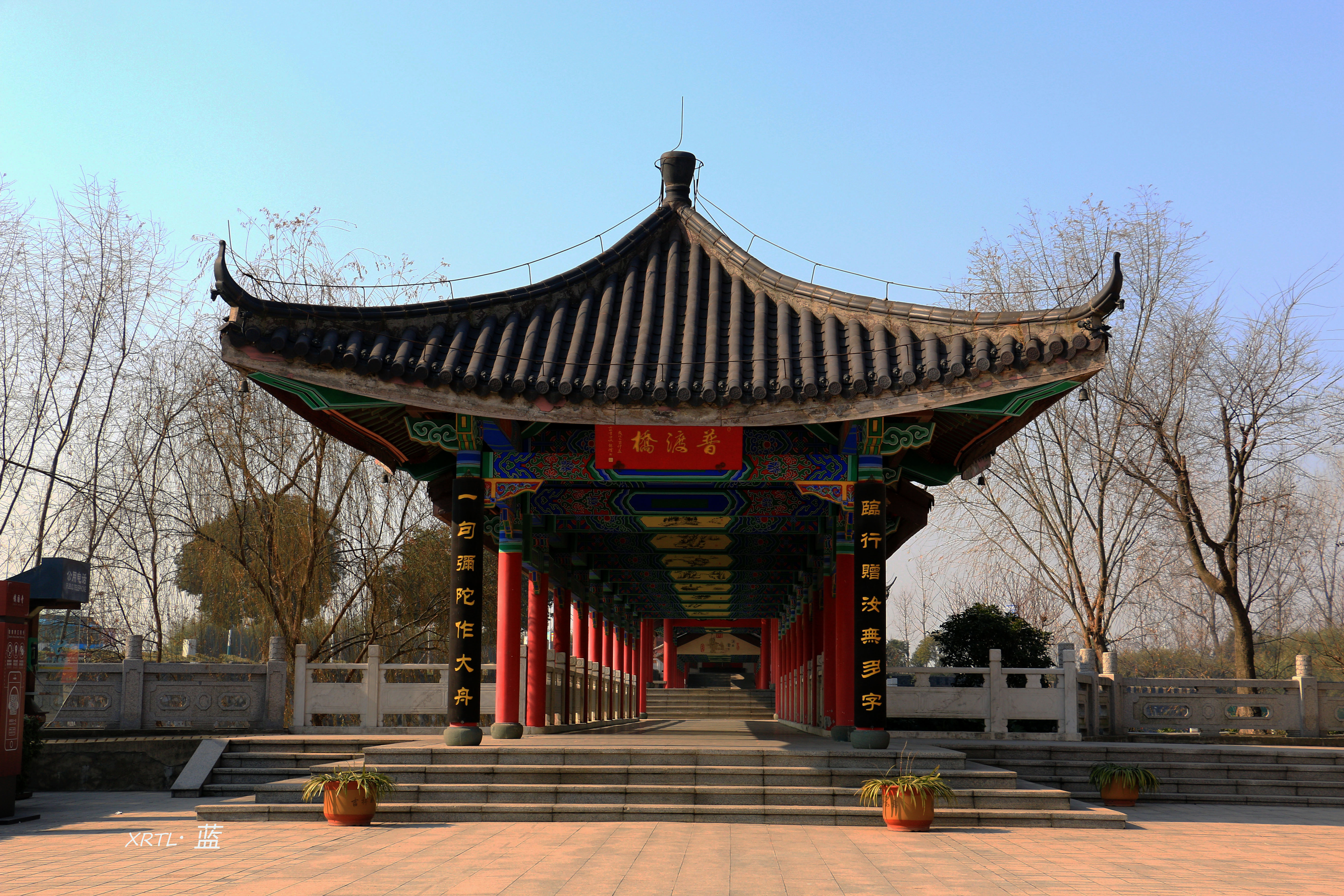 一座历史悠久的古寺,悬崖下的名刹古寺