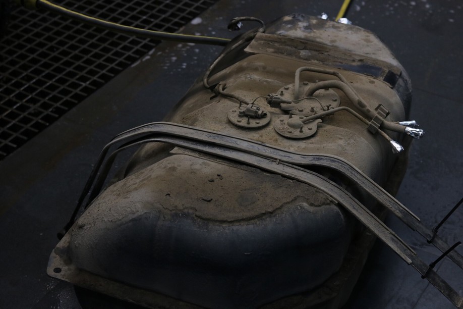 怪兽修车:修复一辆09款中东版丰田霸道,最终旧车变新车