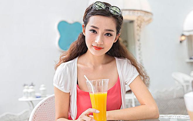 摩飞便携榨汁杯无线充电,摩飞多功能榨汁桶充电无线