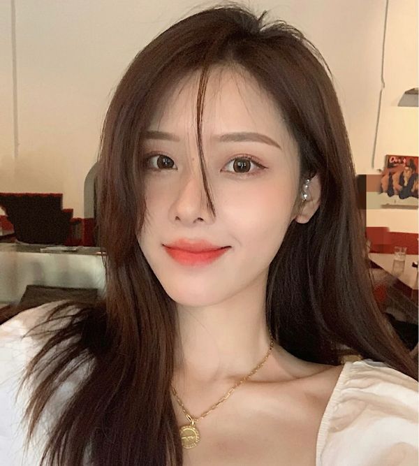 适合白皮肤女孩的纪梵希口红,口红是日用品吗