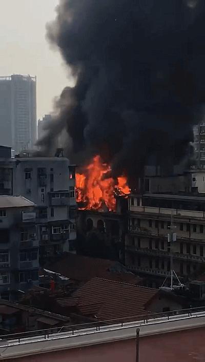 一场大火一度让人极为难过,一场大火让房子变废墟