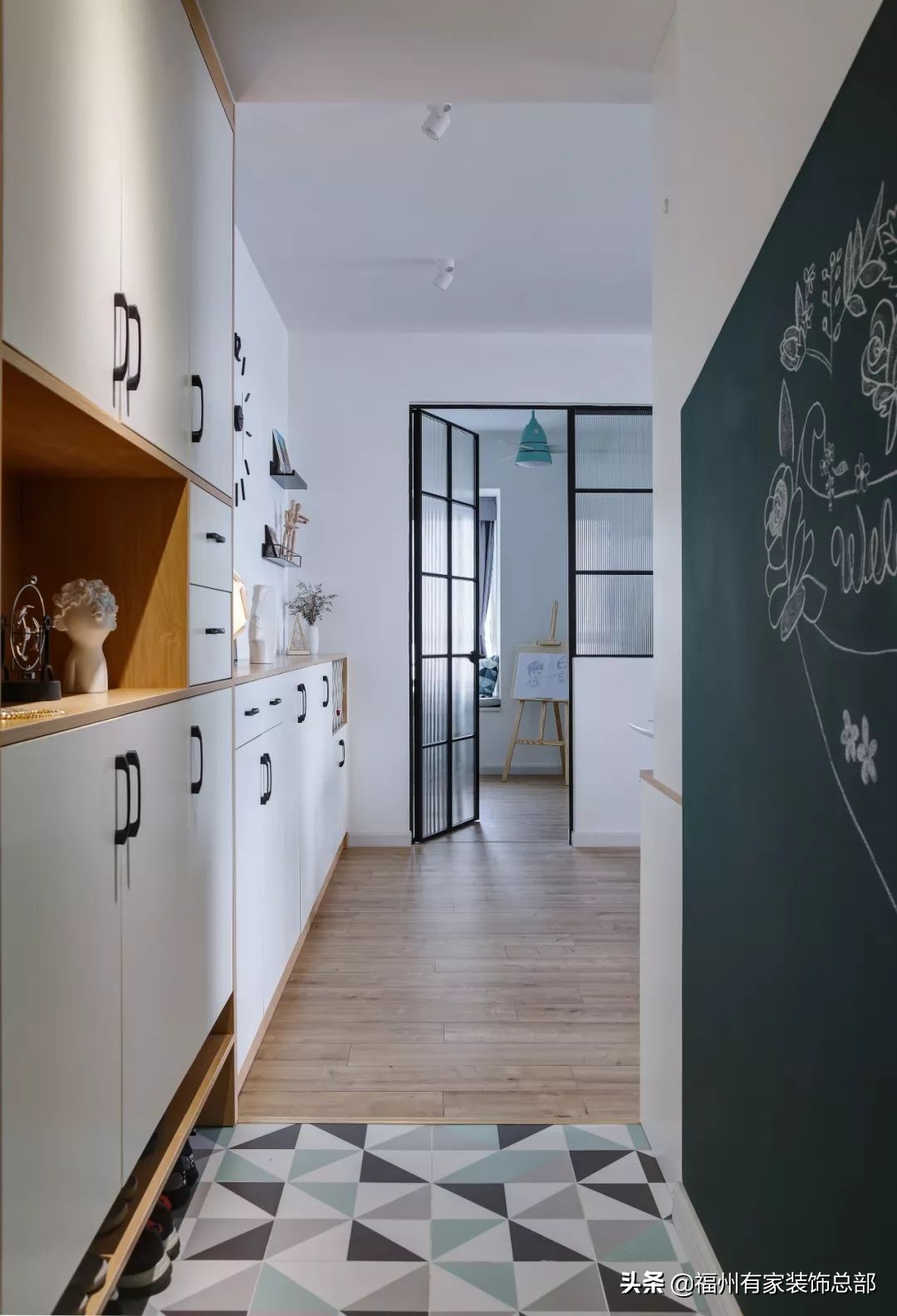 熊孩子在墙上乱画怎样教,解决熊孩子乱画墙的方法