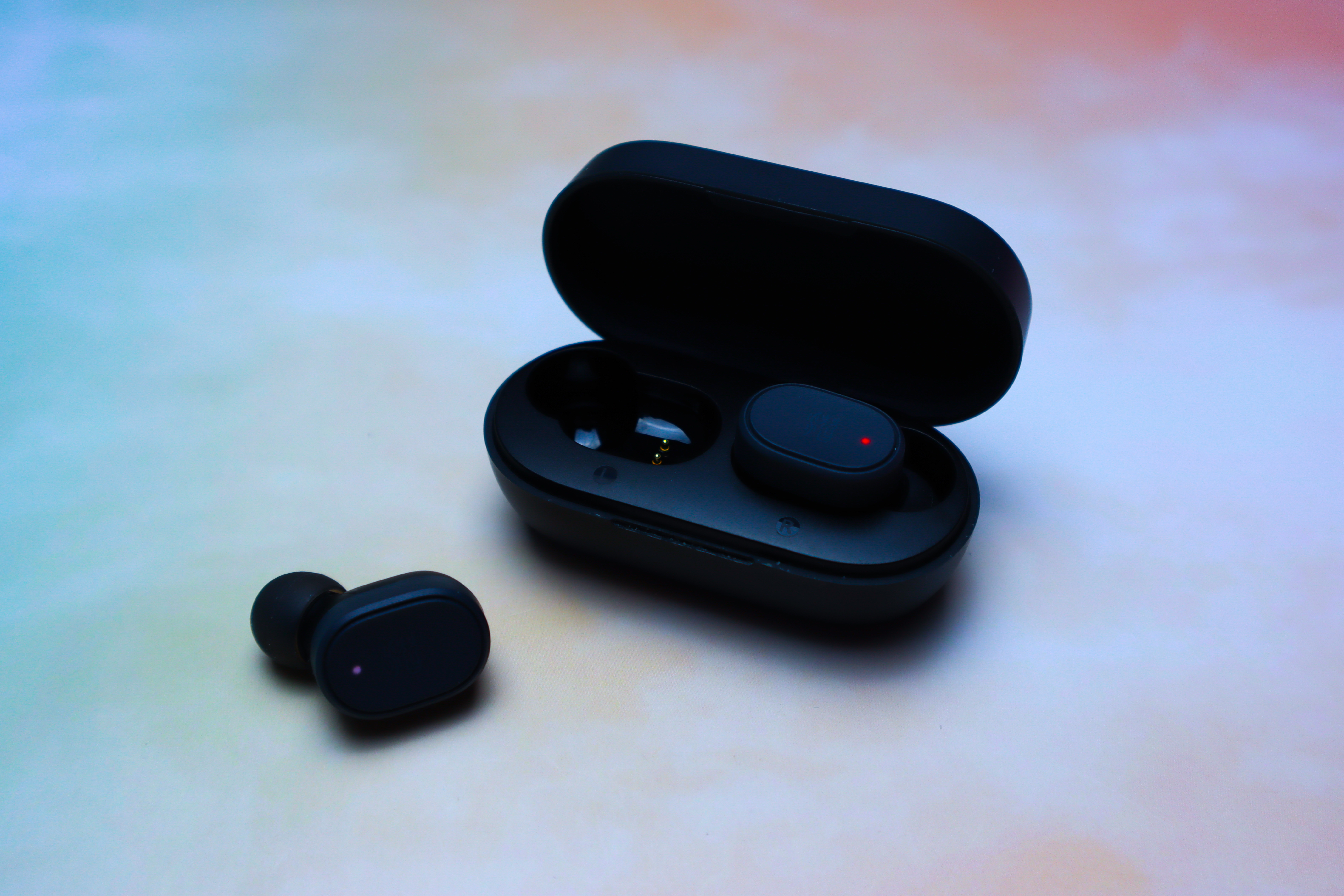 高颜值低调蓝牙耳机,精致小巧的耳机