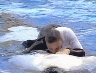 15岁怀孕的她，被骗吃下*药炸**，无辜去世：生而为人，有些人却不配