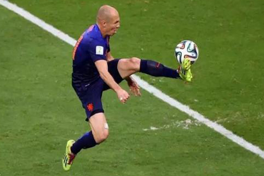 在空中画出一道弧线,在空中画出了一道弧线