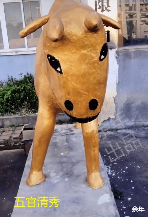 太个性！湖北武汉一公司开业，门口石牛形似“纸扎牛”引人爆笑