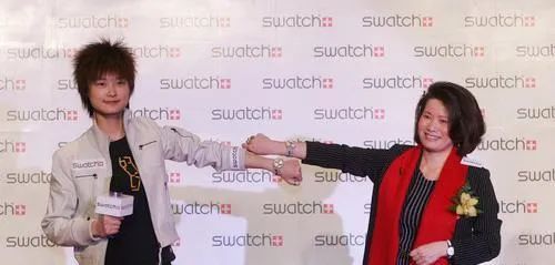 李宇春和刘雨昕私下关系,李宇春刘雨昕穿裙子