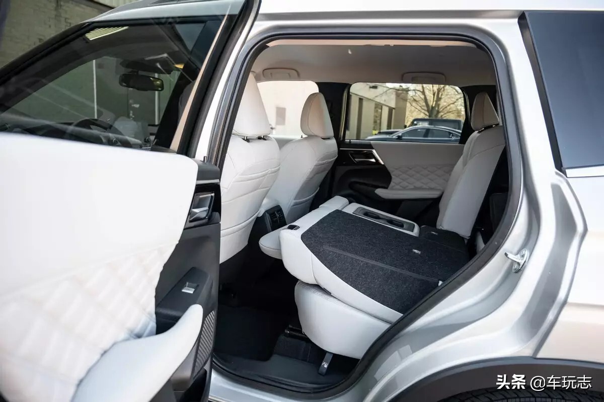 2021款三菱欧蓝德改款后,2020款三菱欧蓝德有哪些改变