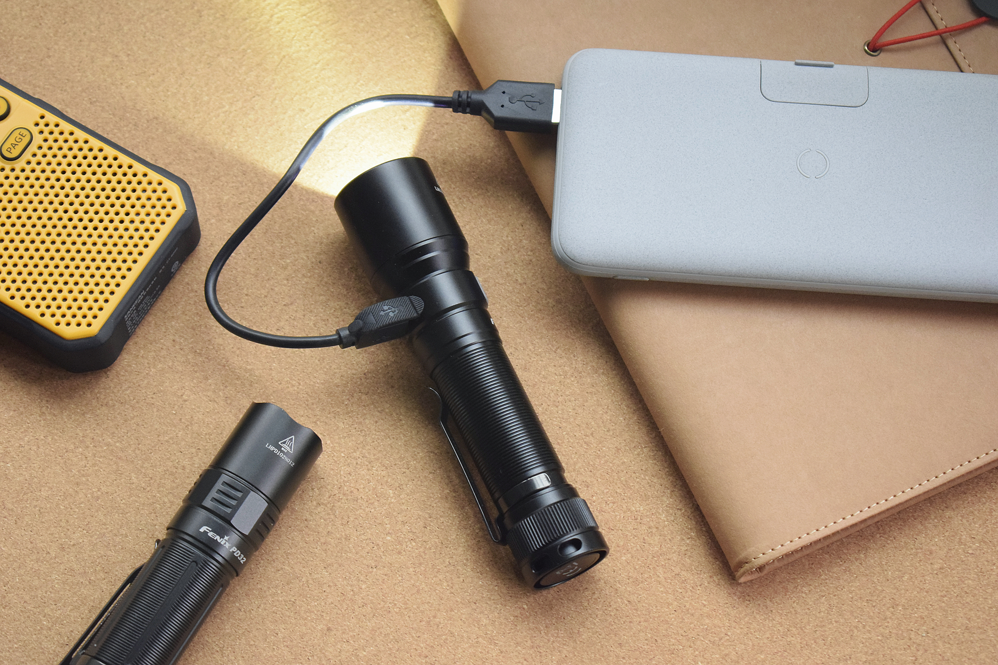 全面升级进化之作！Fenix菲尼克斯C60V3.0手电赏评