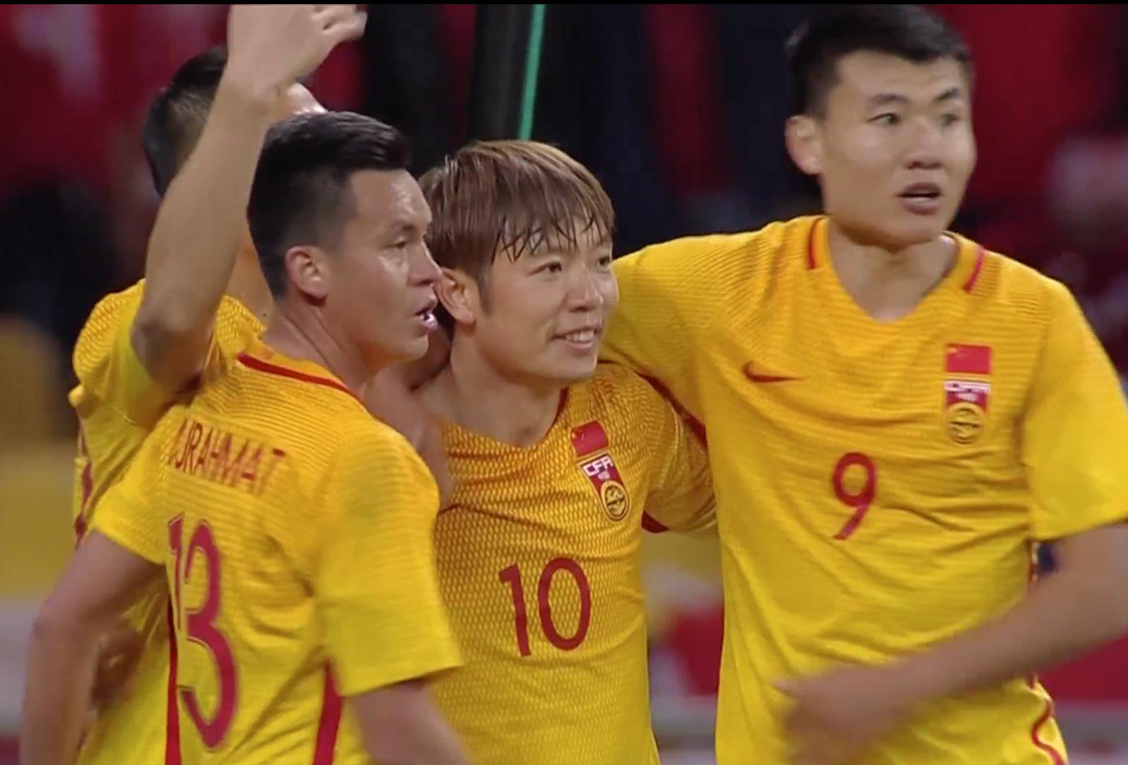 2-0！中国足球终于赢了，结束6场不胜尴尬，送对手东亚杯9连败