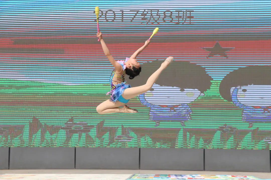 运动彰显活力,健康放飞梦想:天府四小四(8)中队*旗国**下讲话