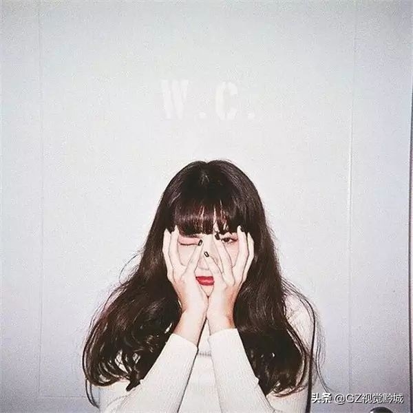 拍照时怎样克服不看镜头的尴尬感,解决拍照尴尬的技巧