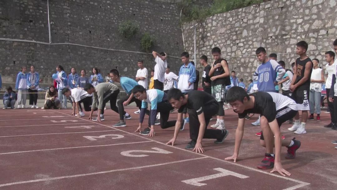 关岭民族寄宿制学校2024艺术节,关岭县寄宿制中学冬季运动会