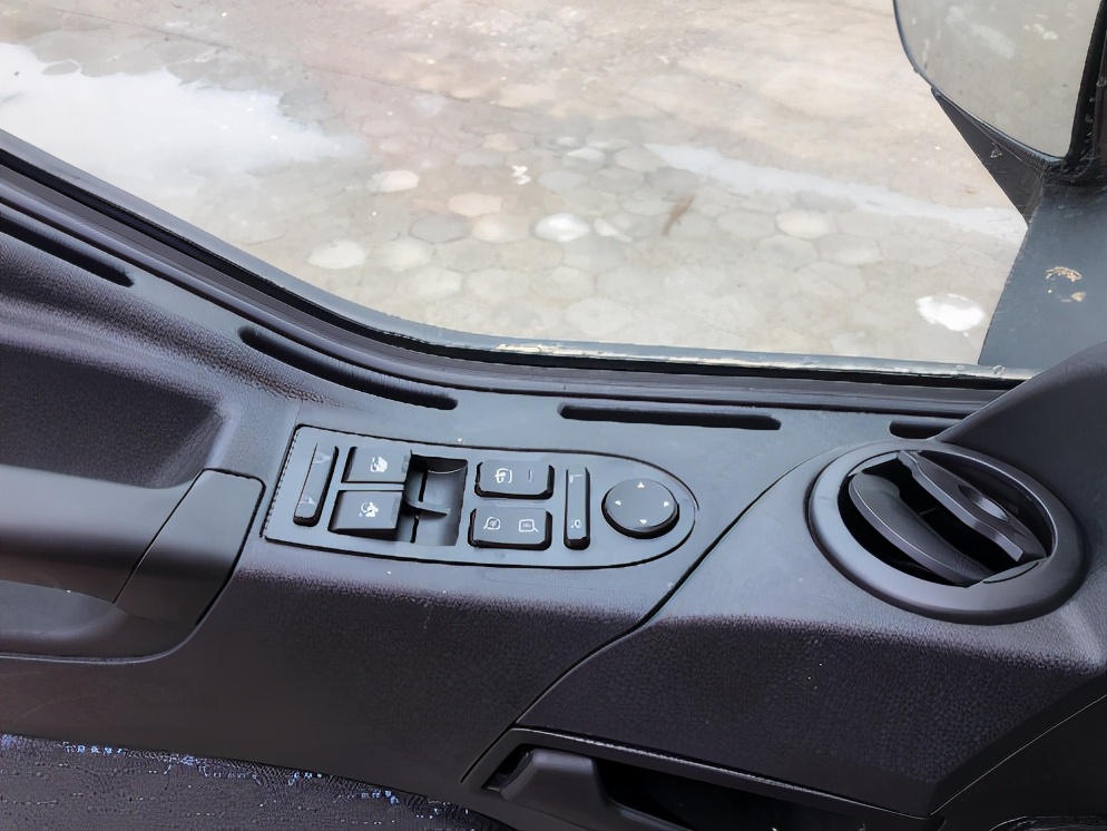 重汽汕德卡g5s6.8米货车,重汽汕德卡g5载货车