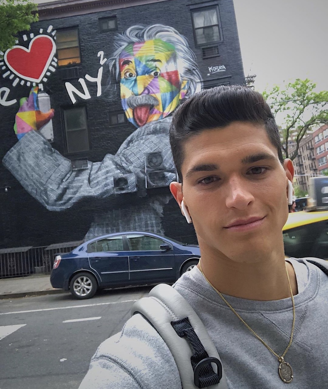 完成学业重新复出，黄金比例的小狼男模狗能否通过时尚的重新洗牌