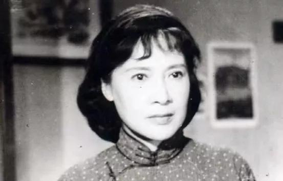 秦怡晚年孤身一人,风华绝代秦怡年轻照片