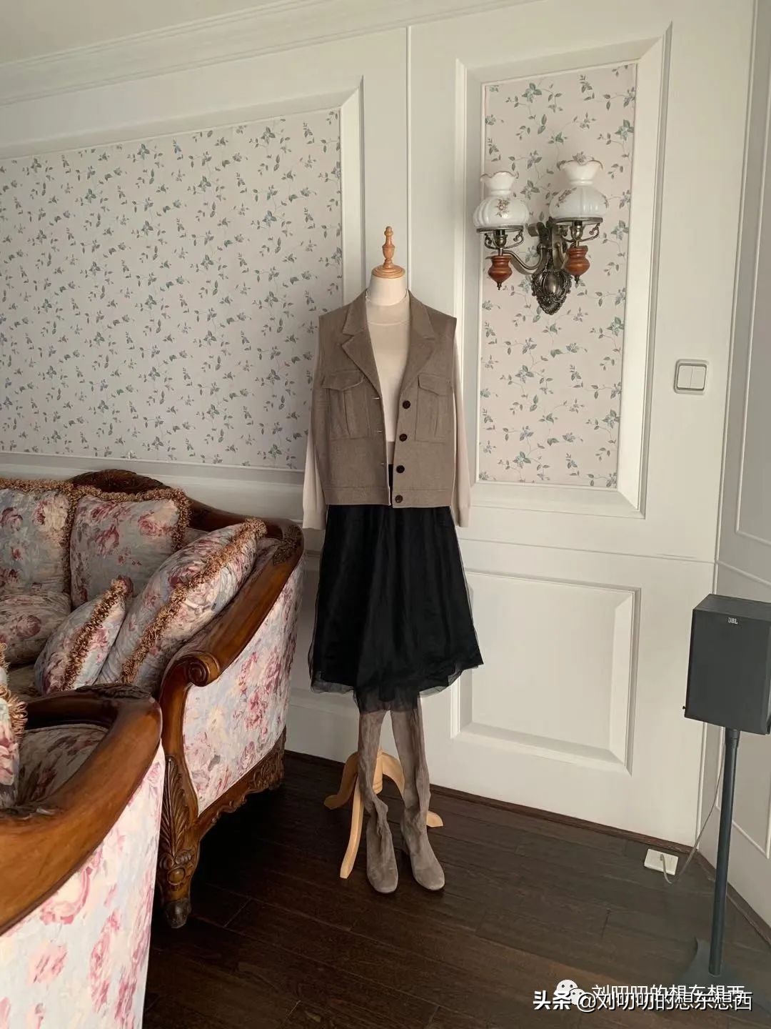 清冷风穿搭高级感冬,冬季素色长衣外套搭配