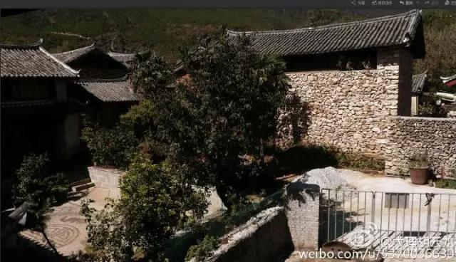 玉龙雪山附近原始村落,玉龙雪山下的村叫什么