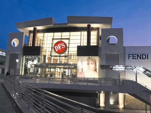 戴15元手表,却秘密捐出560亿:人活到极致,一定是素与简