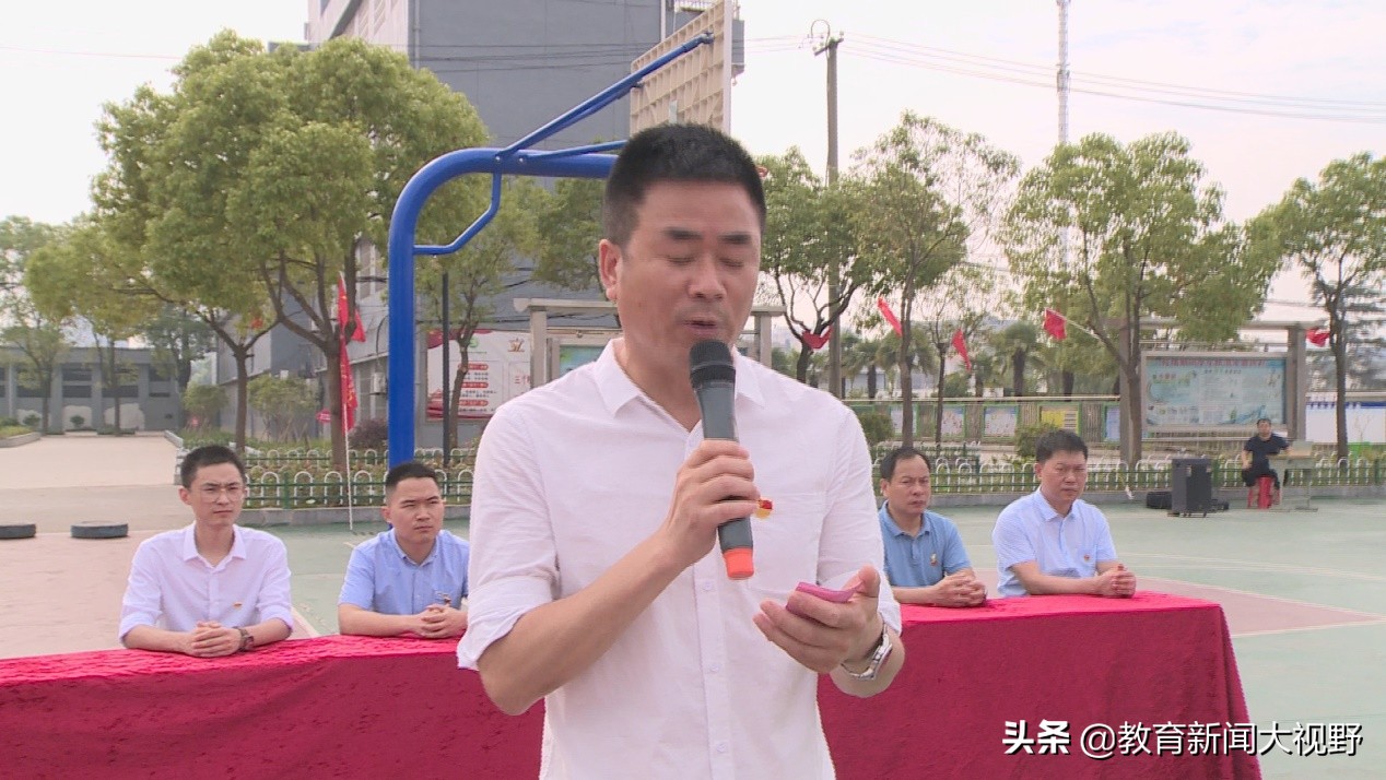 学百年党史诵红色经典诵读,诵读百年党史汲取信仰力量
