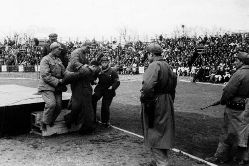 奸商卖假药给志愿军，多名战士感染牺牲，毛主席怒斥：该杀