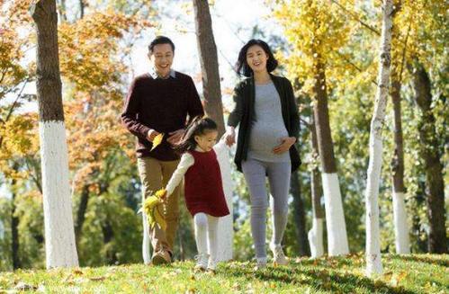 都是亲生的为何父母会那么偏心,都是亲生的为何父母这么偏心知乎