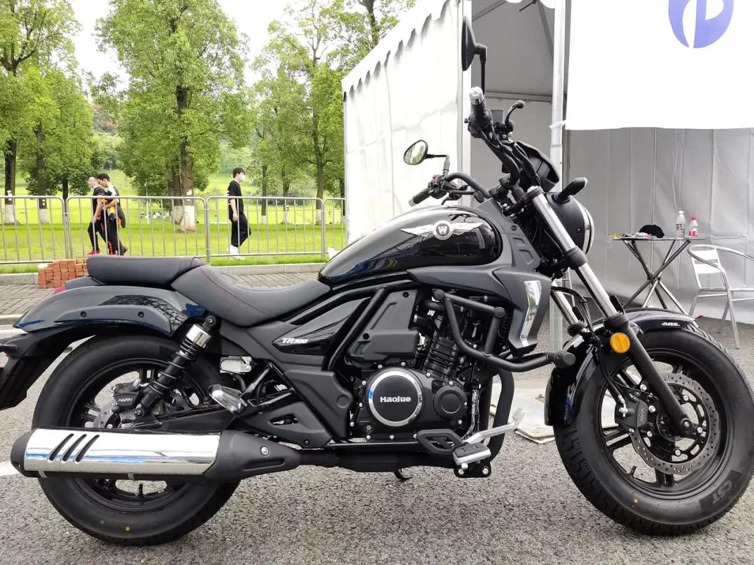 tr300豪爵好还是cb400f好,豪爵tr300都市版旅行版怎么选择