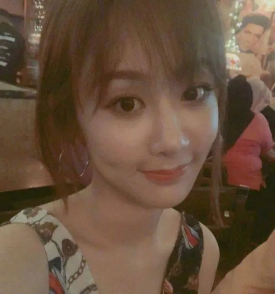 杨紫新发型八字刘海,杨紫的新发型刘海