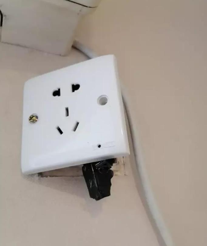 女租客卧室惊现针孔摄像头，3000多个视频，都很清晰