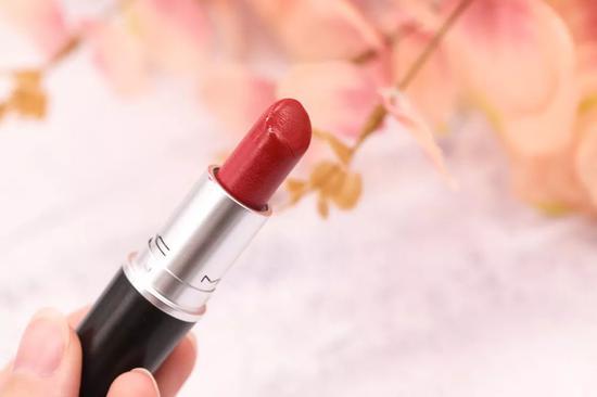 一支口红用好久,口红的寿命是多久过期了还能用吗